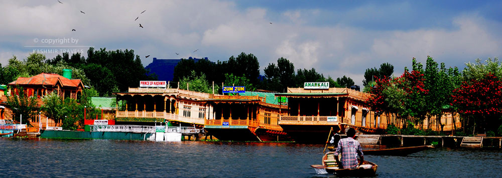 House Boat in Dallake